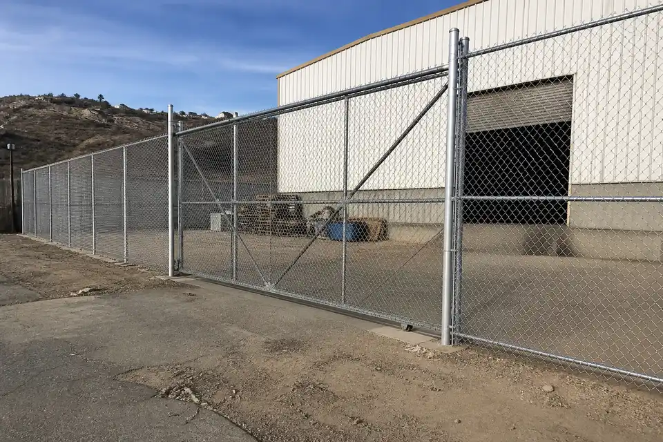 Malla ciclónica para nave industrial en Tijuana