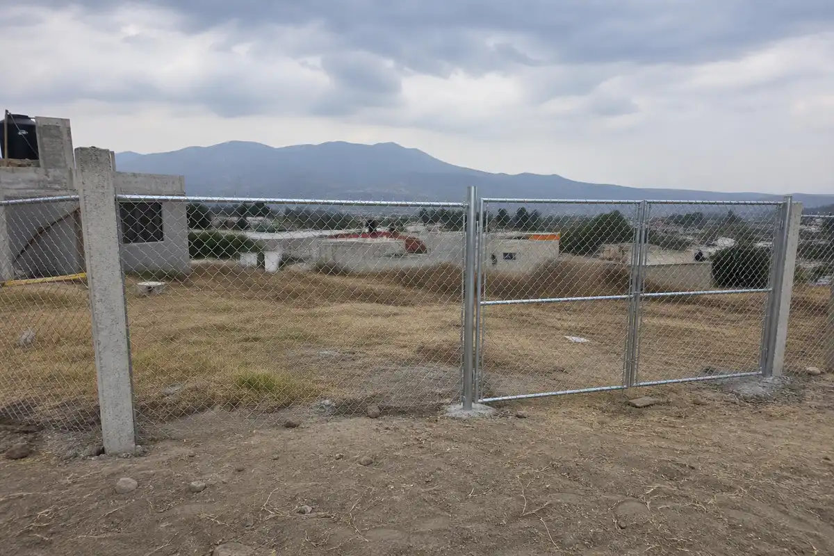 Malla ciclónica para delimitación de terreno en Tlaxcala